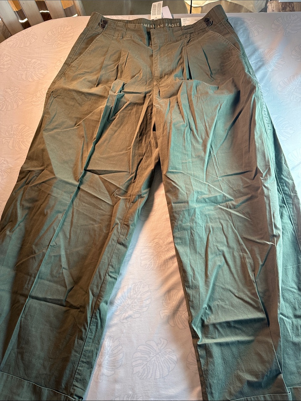American Eagle Outfitters Olive Straight Leg Women's Pants